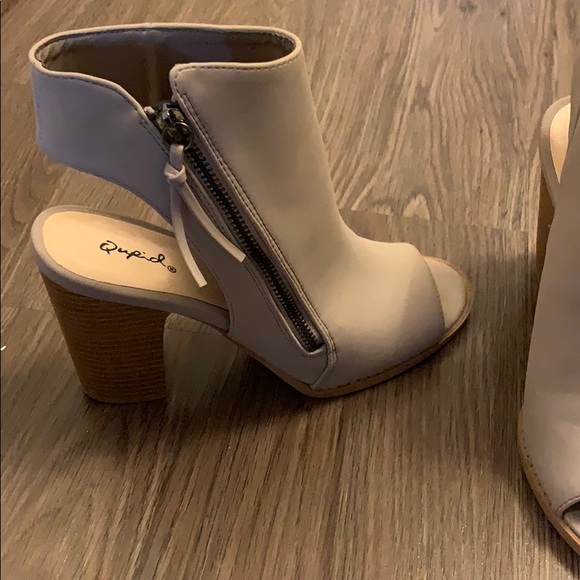 Heels - Picture 2 of 2